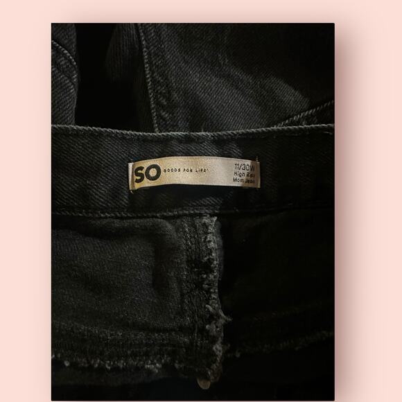 Black high rise mom jeans distressed raw hem size 30 - Picture 3 of 4